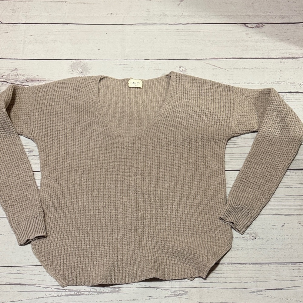 Wilfred free 💯 % merino wool sweater